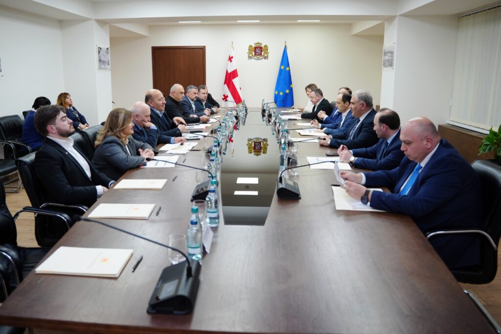 ჯანდაცვის სამინისტროში სოციალური პარტნიორობის სამმხრივი კომისიის სხდომა გაიმართა