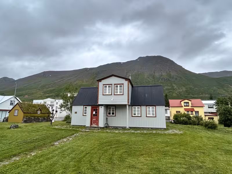 10/07/2025 AKUREYRI, DALVIK, SIGLUFJÖRDUR, HOFSÓS Y SU ESPECTACULAR PISCINA - 2º Viaje a la Tierra del Hielo y Fuego de 21 días (en construcción, con videos) (9)