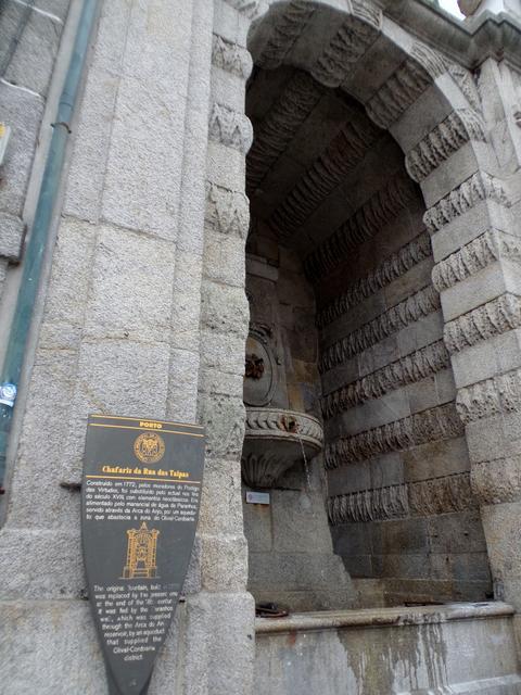 Oporto: Llegada y recorrido hasta Iglesia de las Carmelitas - Portugal: Oporto - Lisboa - Sintra (9)