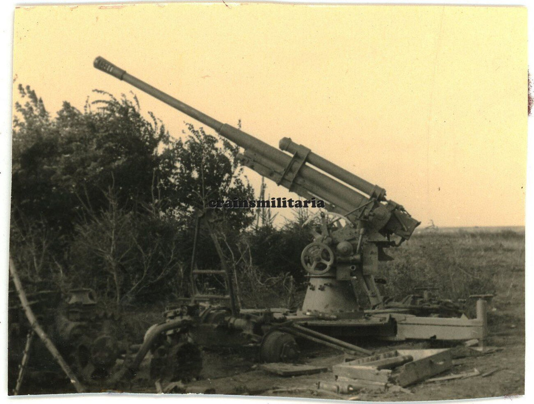 Orig. Foto zerstörte russische schwere Flak Geschütz in Russland 1941