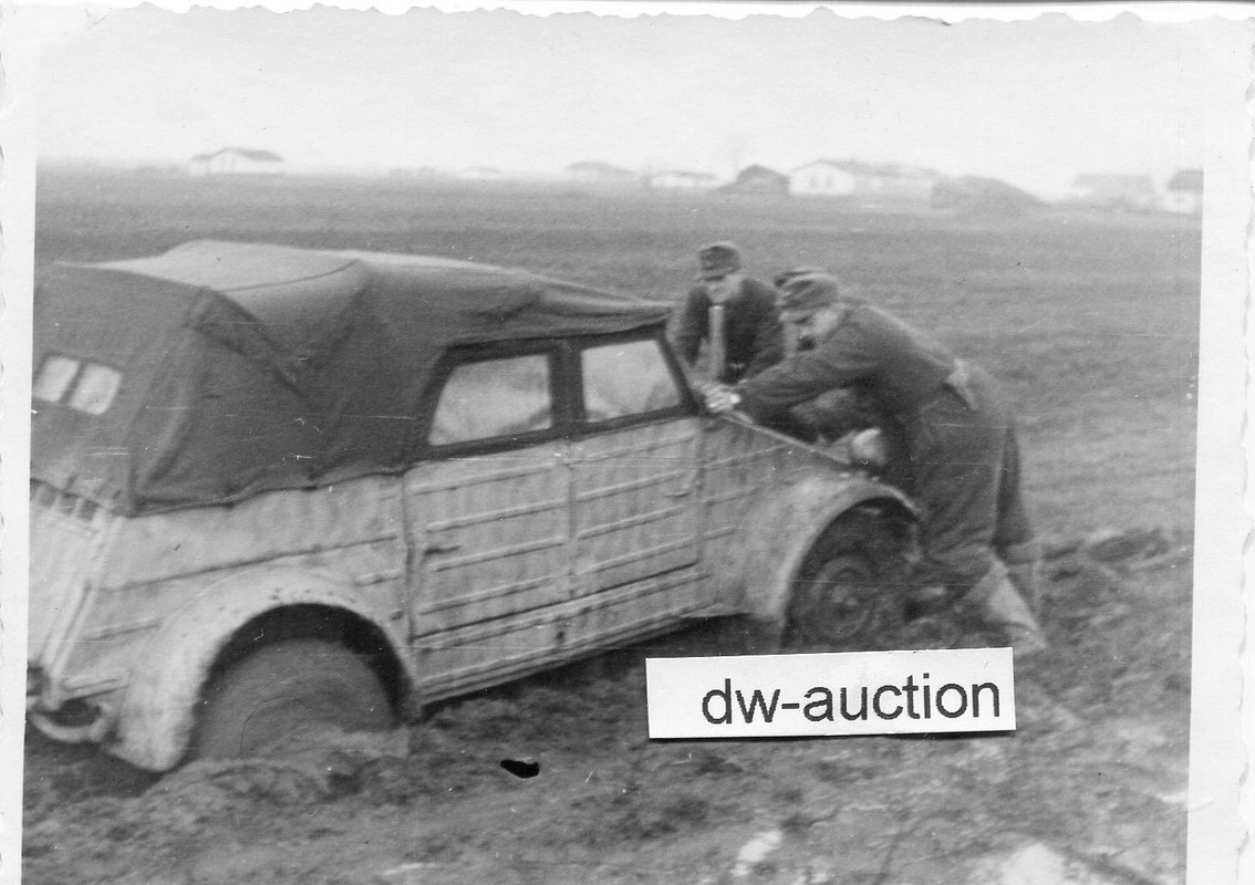 Kübelwagen einer Jagdflieger Staffel mit Winter 