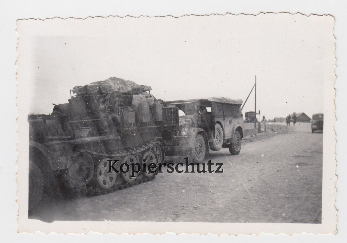Foto Russland Halbkette Flak-Geschütz Ausrüstung Transport Steyr