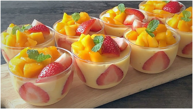 Leichtes Erdbeer-Mango Dessert Leichtes Erdbeer-Mango Dessert
