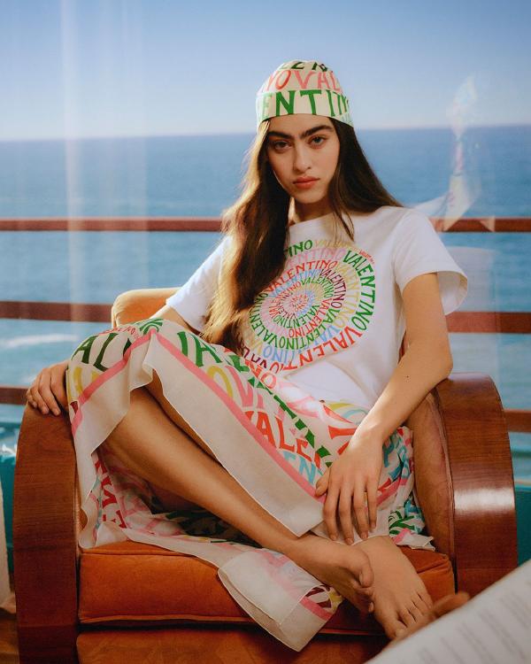 Valentino Escape 2023, la capsule collection che ripropone tre stampe iconiche