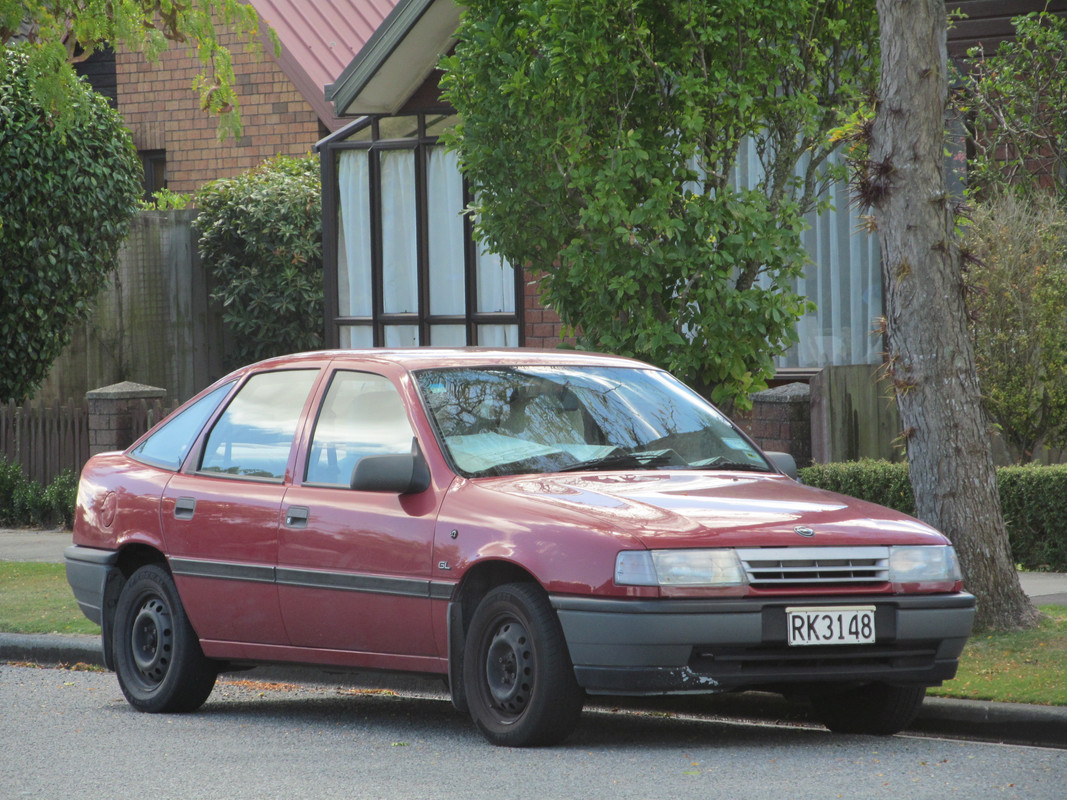 1991_Opel_Vectra_GL_Hatchback_(13121946165)
