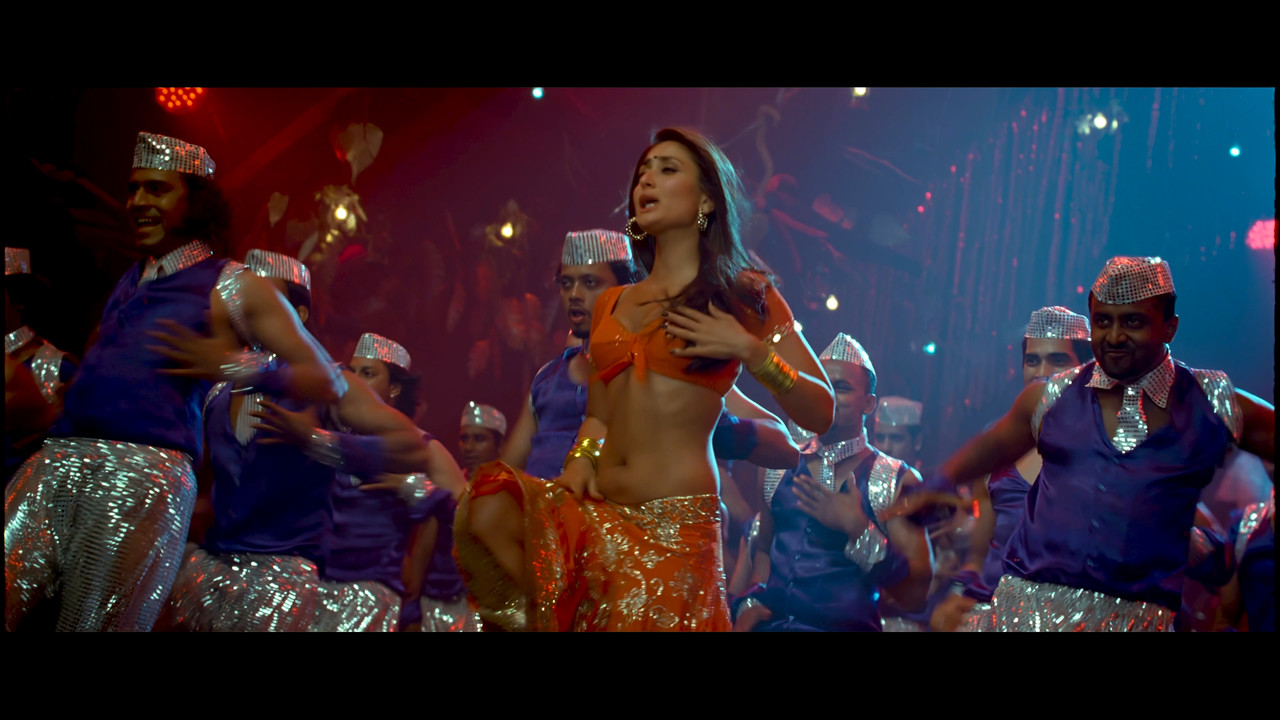 [Image: Kareena-Kapoor-Hot-Halkat-Jawani-From-He...-43-03.jpg]