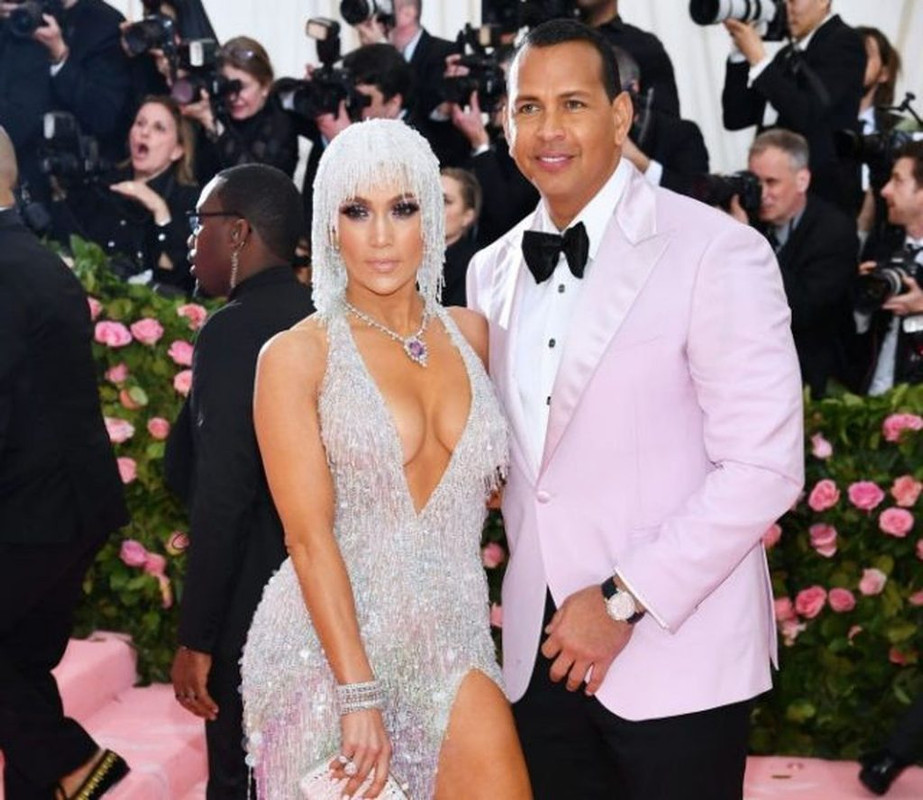 Jennifer-Lopez-UpskirtSTARS.com (7)