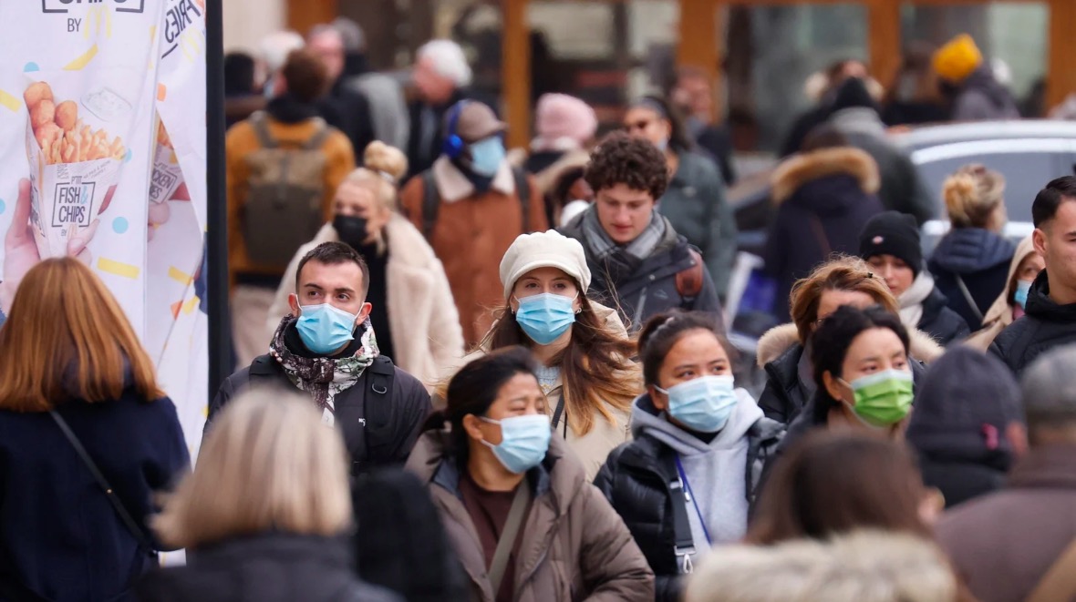 Dinamarca propone cerrar lugares públicos en medio de aumento de Omicron