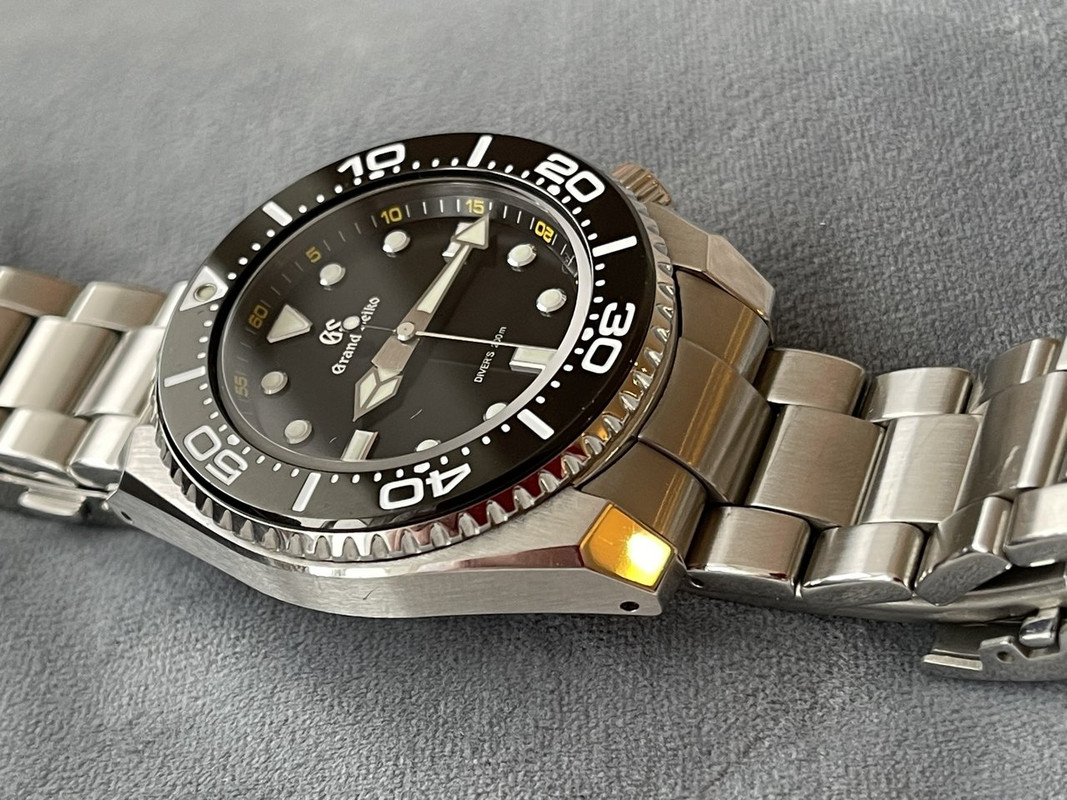 Grand Seiko SBGX335 quartz diver - review | The Watch Site