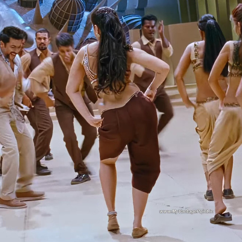 68-Anushka-Shetty-Hot-in-Singam-2-in-Kannukkulle-Song