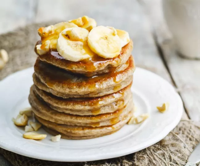Panqueques dulces con huevo y banana