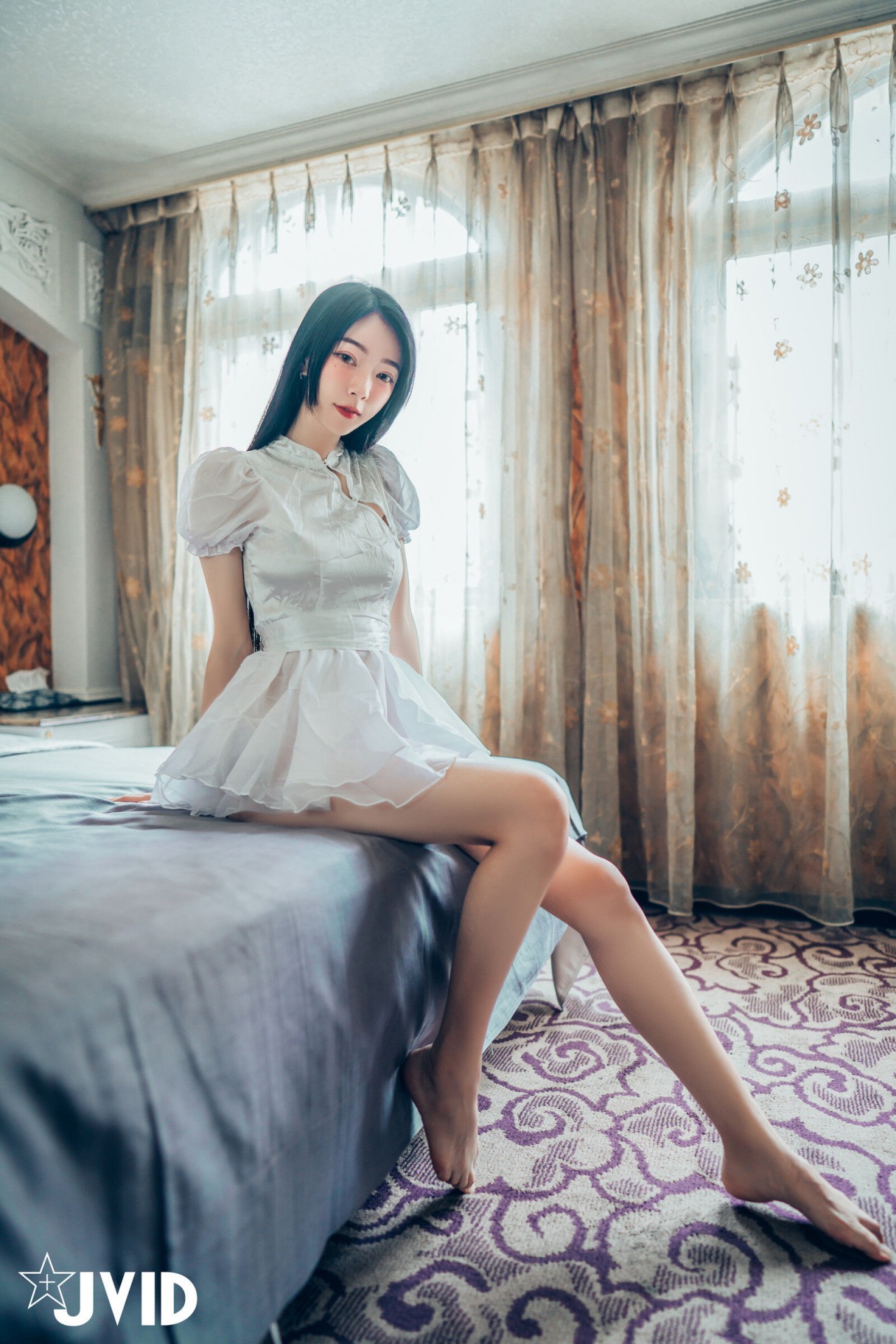 jvid 露出 色色旗袍写真，复古窗边的红衣纹身女孩插图6