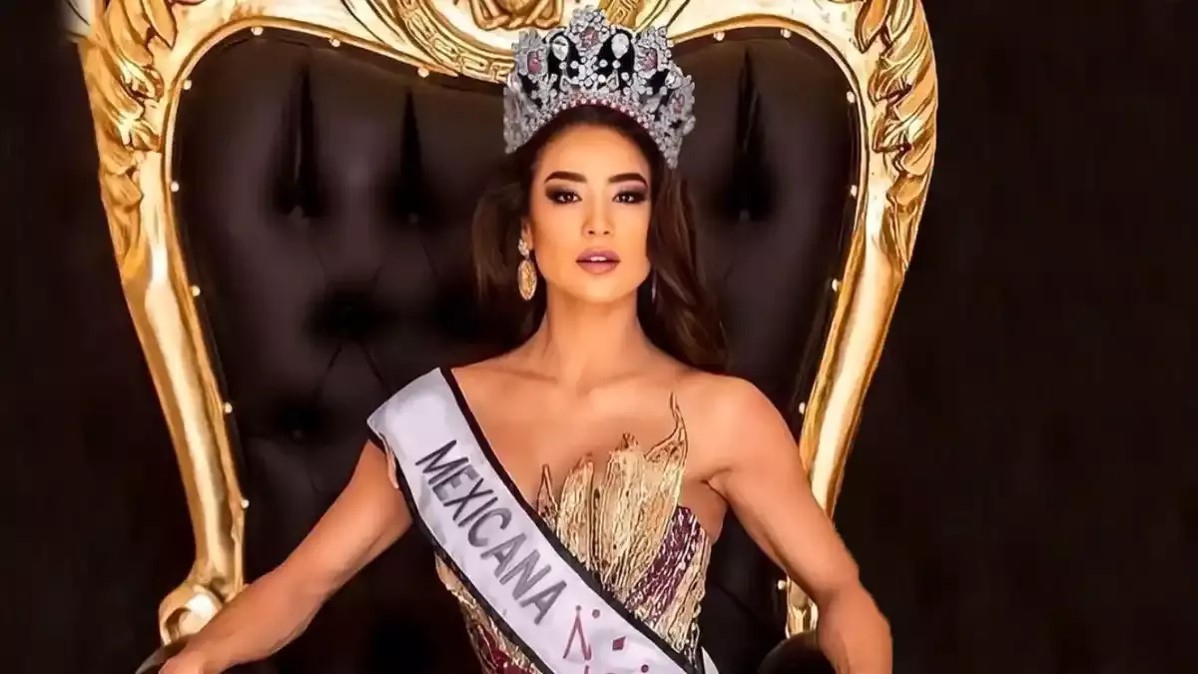 Andrea Meza presume impactante vestido de gala en 