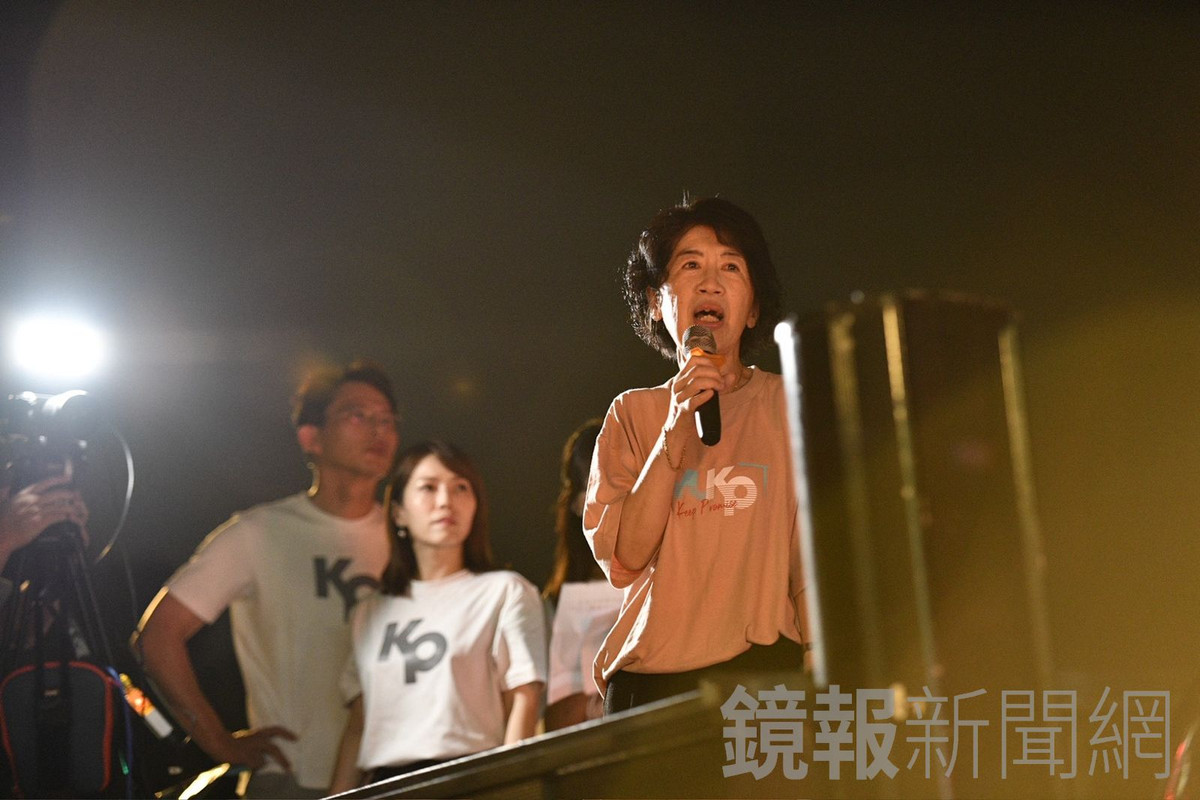 圖 館長哭了,昨晚去土城跟陳佩琪聲援柯文哲