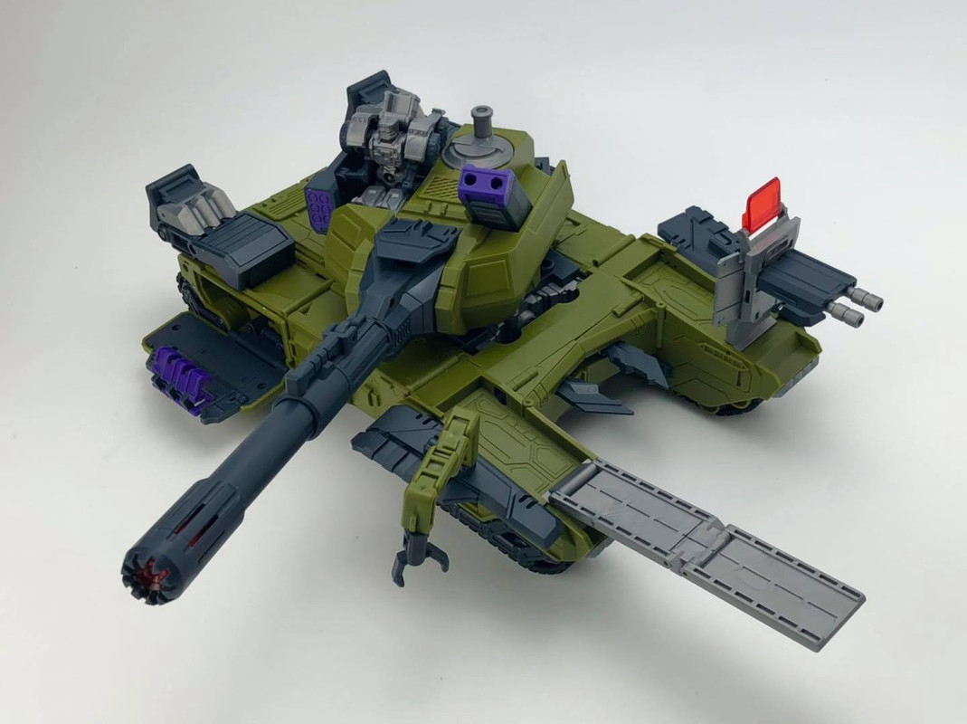 MB-17-MEG-TYRANNO-21