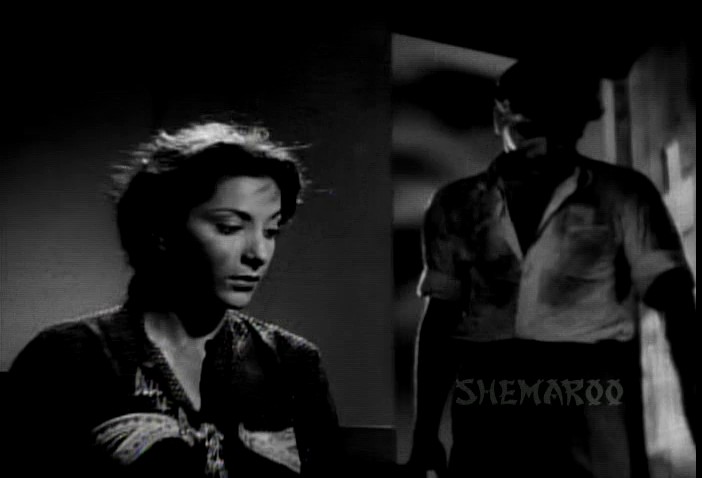 Barsaat-1949-DVDRip-Hindi-480p-AVC-AAC-2-0-mkv-0006