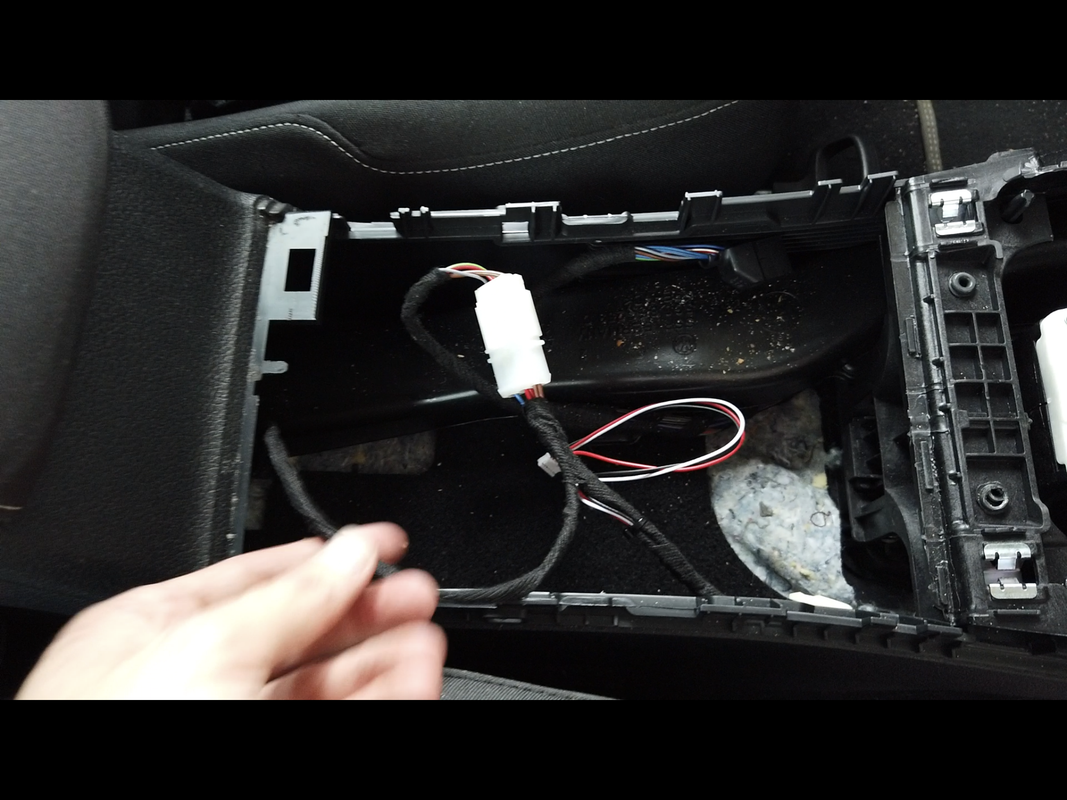 VW-Golf-MK7-5G_Rear-USB-ports_12