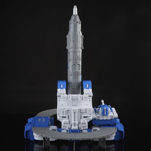 Generations-Selects-Titan-Guardian-Lunar-03