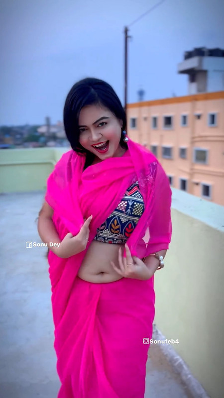 busty girl big boobs and fleshy navel in pink saree.mp4_snapshot_00.15.462