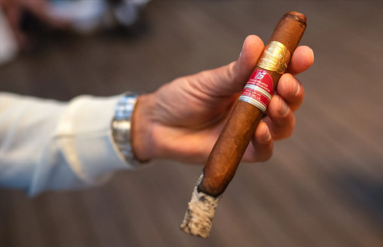 Por-Larranaga-Fenix-Edicion-Regional-Phoenicia-scaled-jpg-webp-2400×1600-