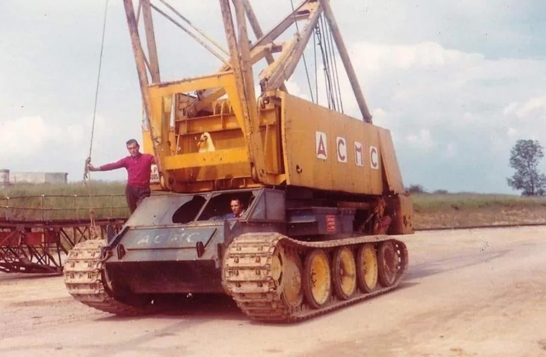 ex-wehrmacht-panther-converted-into-a-crane-by-the-french-v0-mhaod7mw6i1e1.webp