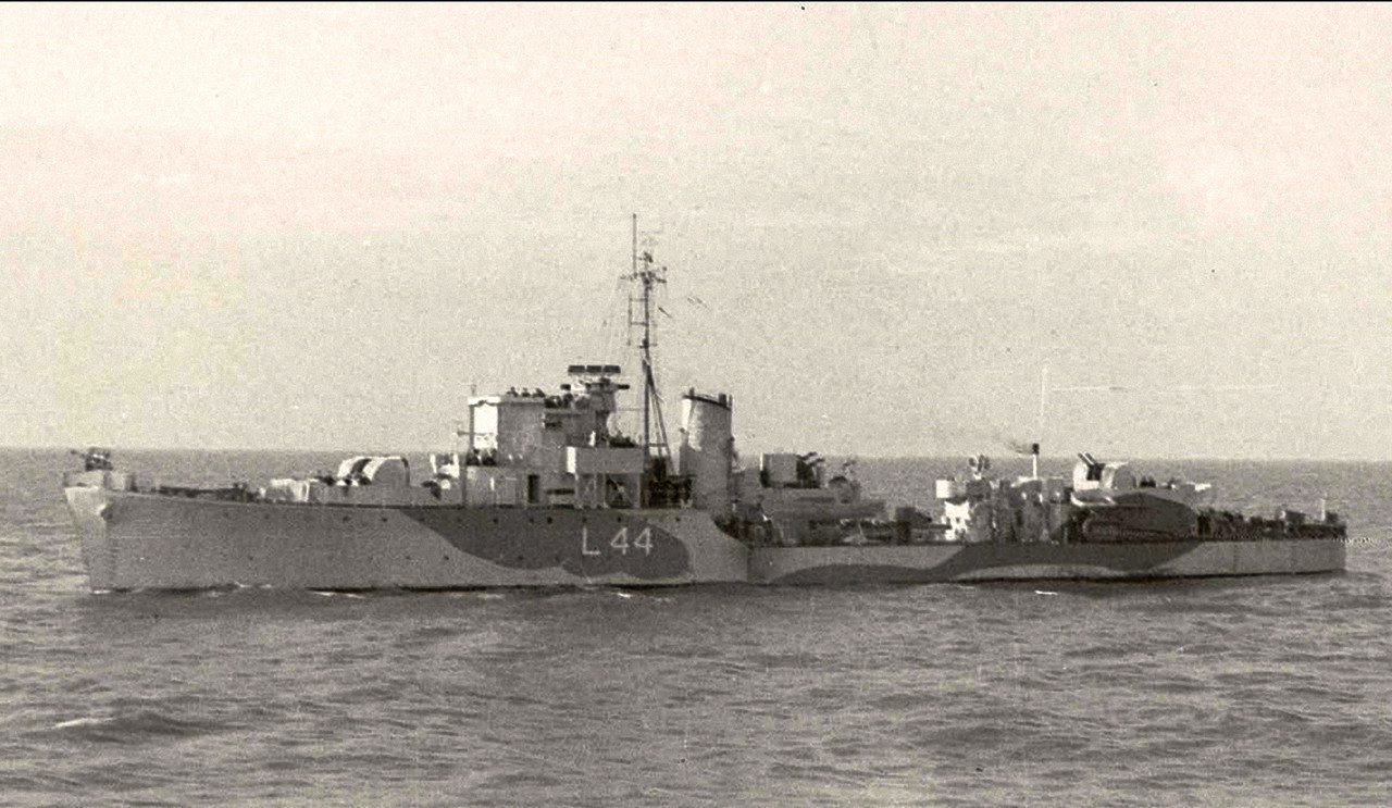 https://i.postimg.cc/8c6Wtd2F/HMS-Glaisdale-(L-44).jpg