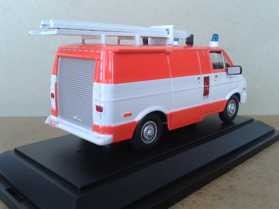 1977 Dodge Serie B Tradesman 300 “Bomberos de Menen – Bélgica” (DelPrado) (4)
