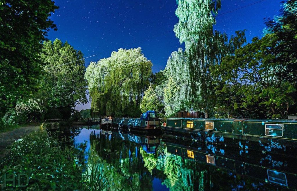 night-walk-canal-Boats-HD.jpg