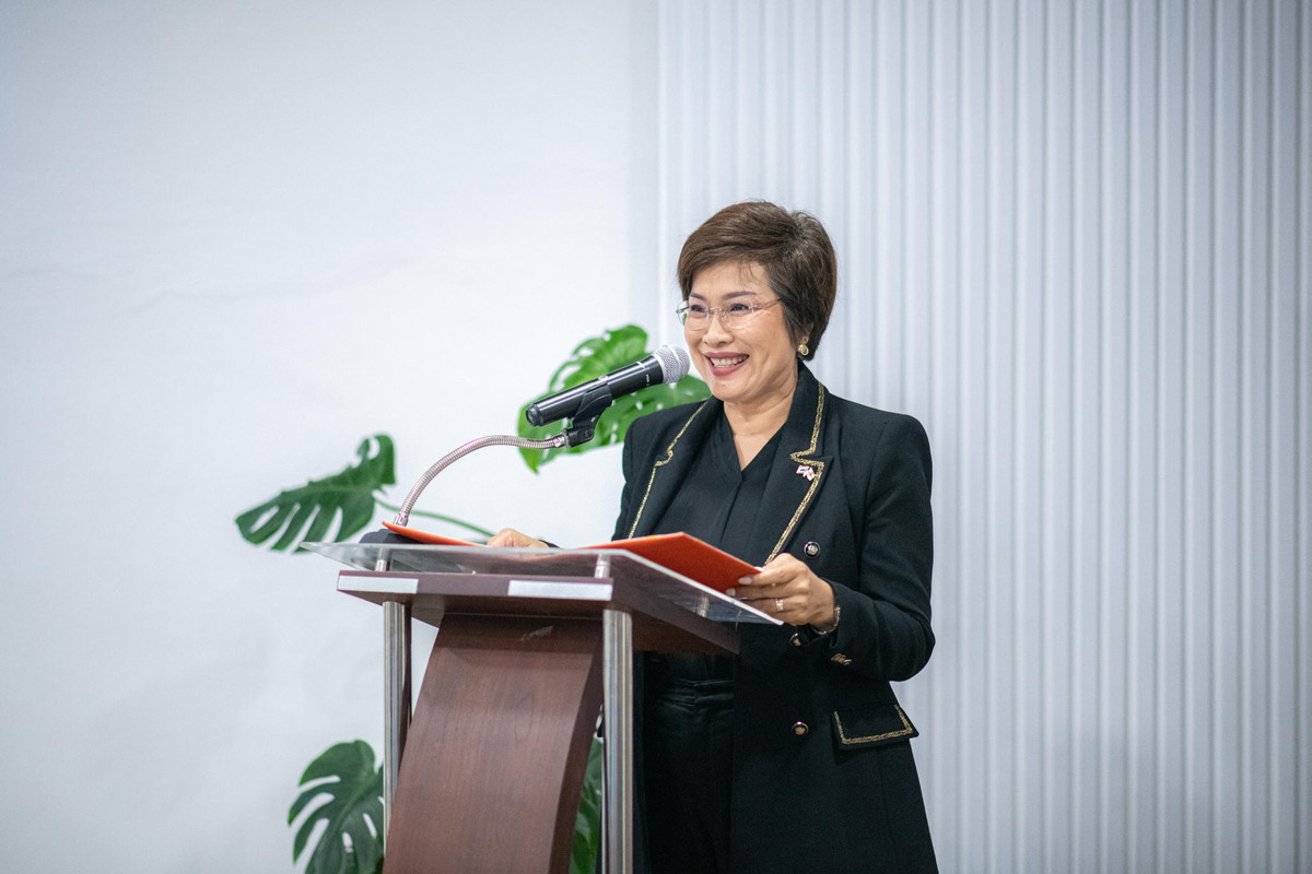 ผู้ช่วยศาสตราจารย์ สิริมนพร ทิพสิงห์ คณบด