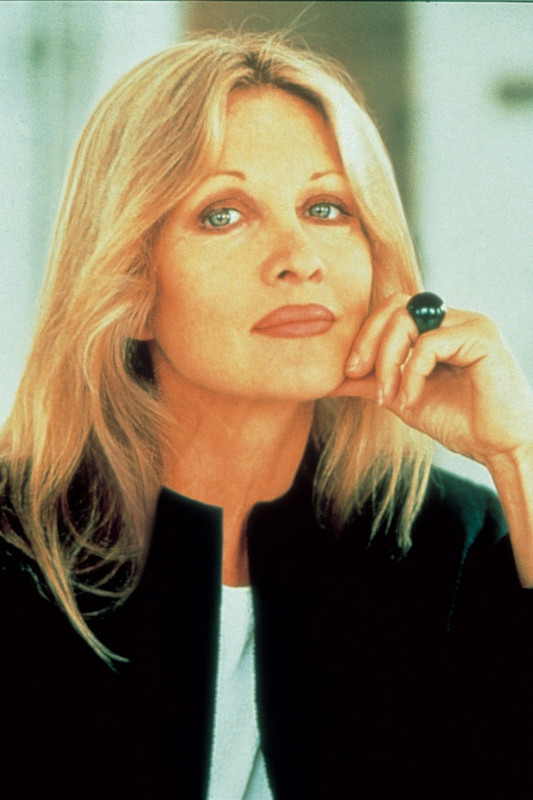 anouska_hempel_a08