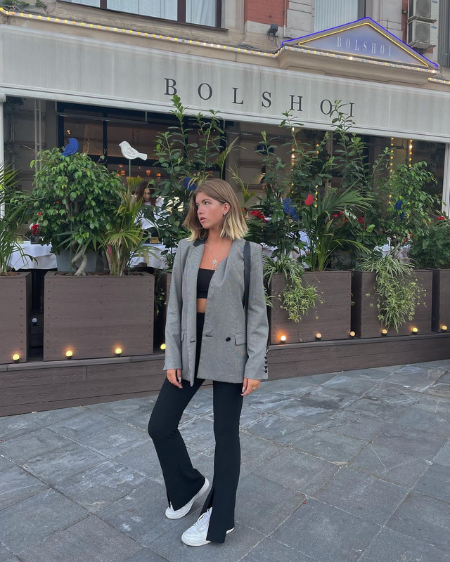 2A1838F8-7107-4695-819E-9E4BB665D269