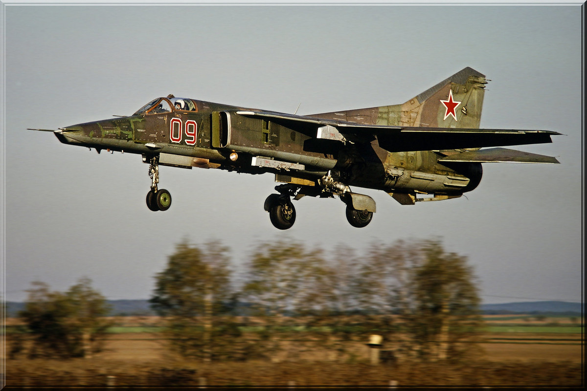 296 APIB Mig-27M 09 Red_83712545300, Summer 1992