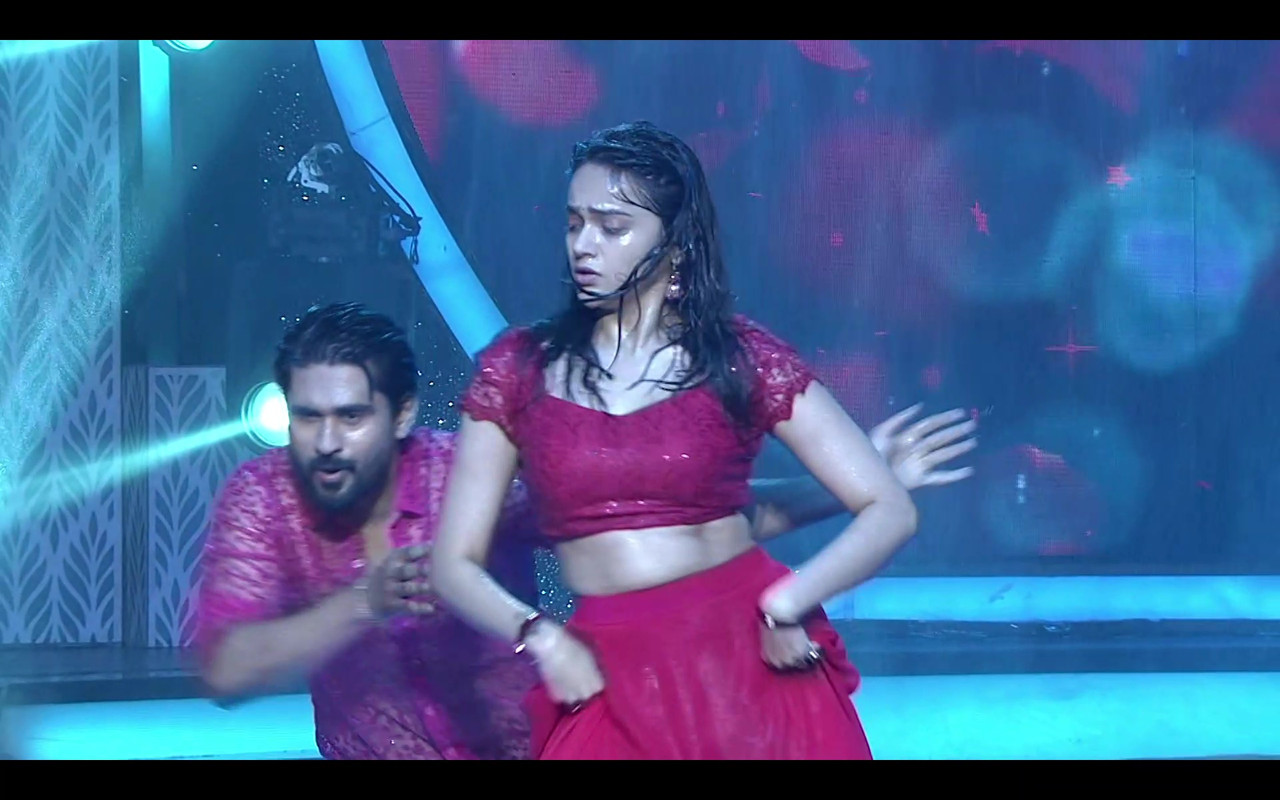 [Image: vlcsnap-2025-10-11-23h47m59s538.jpg]