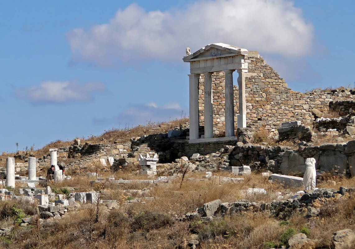 Temple-of-Isis-Delos-02.jpg