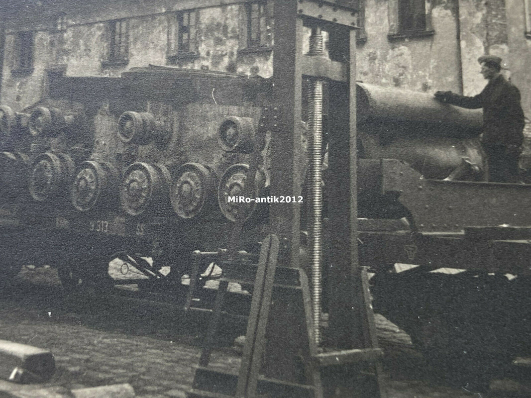 russischer Panzer für Ausstellung Das Sowjetparadies in Wien2