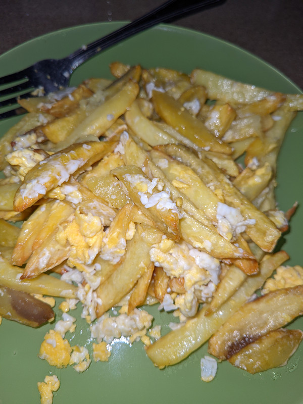 Revuelto de papas fritas
