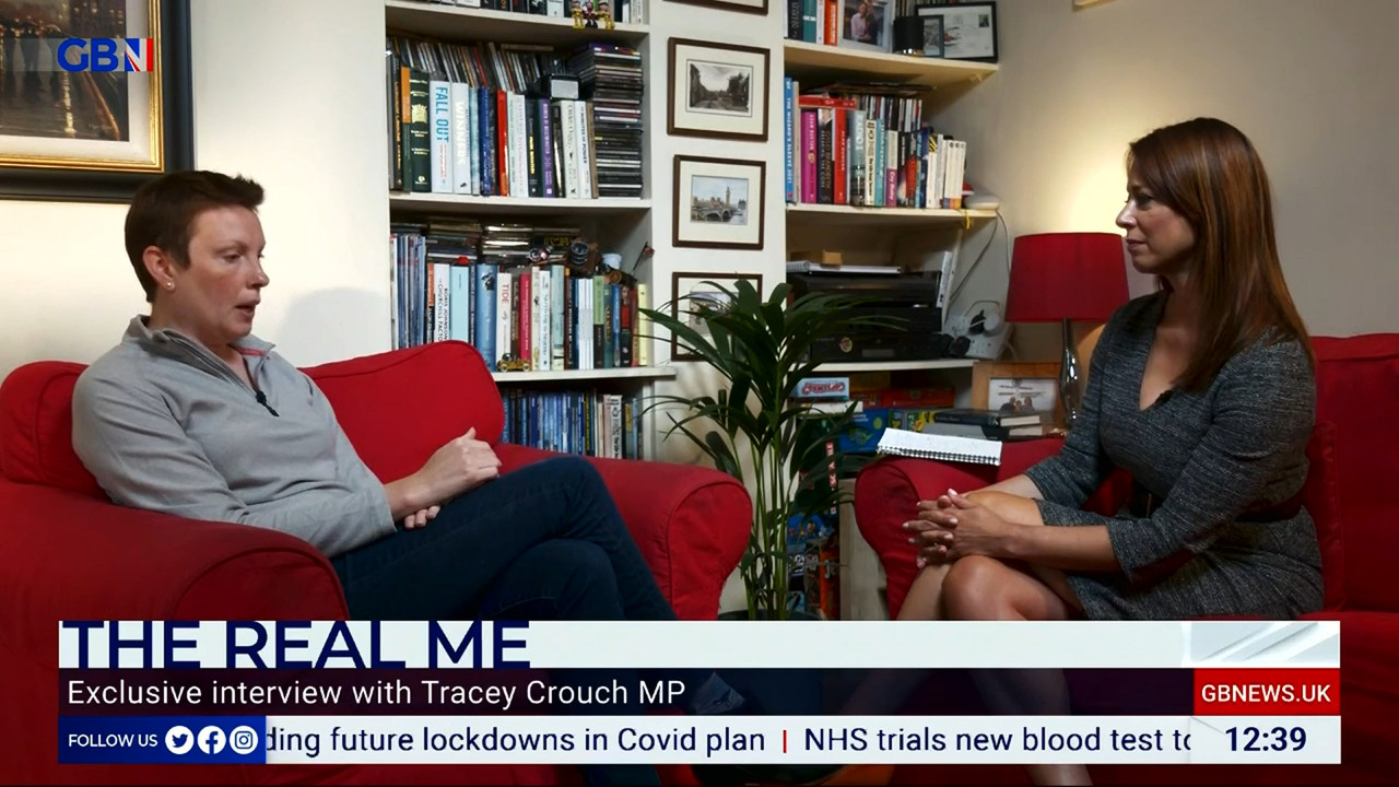 09.13 - 12.00.00 - The Lunchtime Briefing with Gloria De Piero. Your ....ts_snapshot_40.46.276