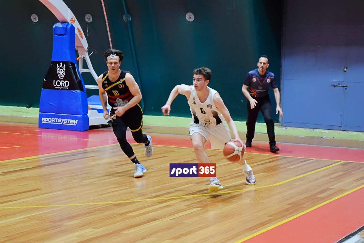 , &Omicron; &Delta;ί&omega;&nu; &Kappa;&upsilon;&pi;&alpha;&rho;&iota;&sigma;&sigma;ί&alpha;&sigmaf;&nbsp;64-60 &tau;&eta;&nu; &Kappa;&alpha;&lambda;&alpha;&mu;ά&tau;&alpha;&nbsp;B.C.&nbsp;&sigma;&tau;&eta;&nu; &Tau;έ&nu;&tau;&alpha;, &iota;&sigma;&omicron;&phi;ά&rho;&iota;&sigma;&epsilon; (1-1) &tau;&omicron;&upsilon;&sigmaf; &tau;&epsilon;&lambda;&iota;&kappa;&omicron;ύ&sigmaf; &tau;&eta;&sigmaf; &Alpha;1 &Epsilon;&Kappa;&Alpha;&Sigma;&Kappa;&Epsilon;&Nu;&Omicron;&Pi; (&phi;&omega;&tau;&omicron;&gamma;&rho;&alpha;&phi;&iota;&epsilon;&sigmaf; & &beta;ί&nu;&tau;&epsilon;&omicron;)