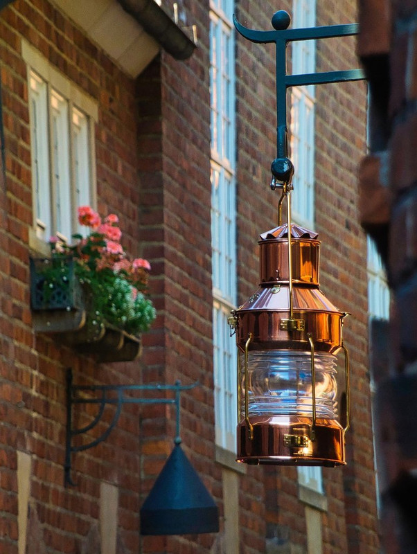 lantern-7104523-1280.jpg
