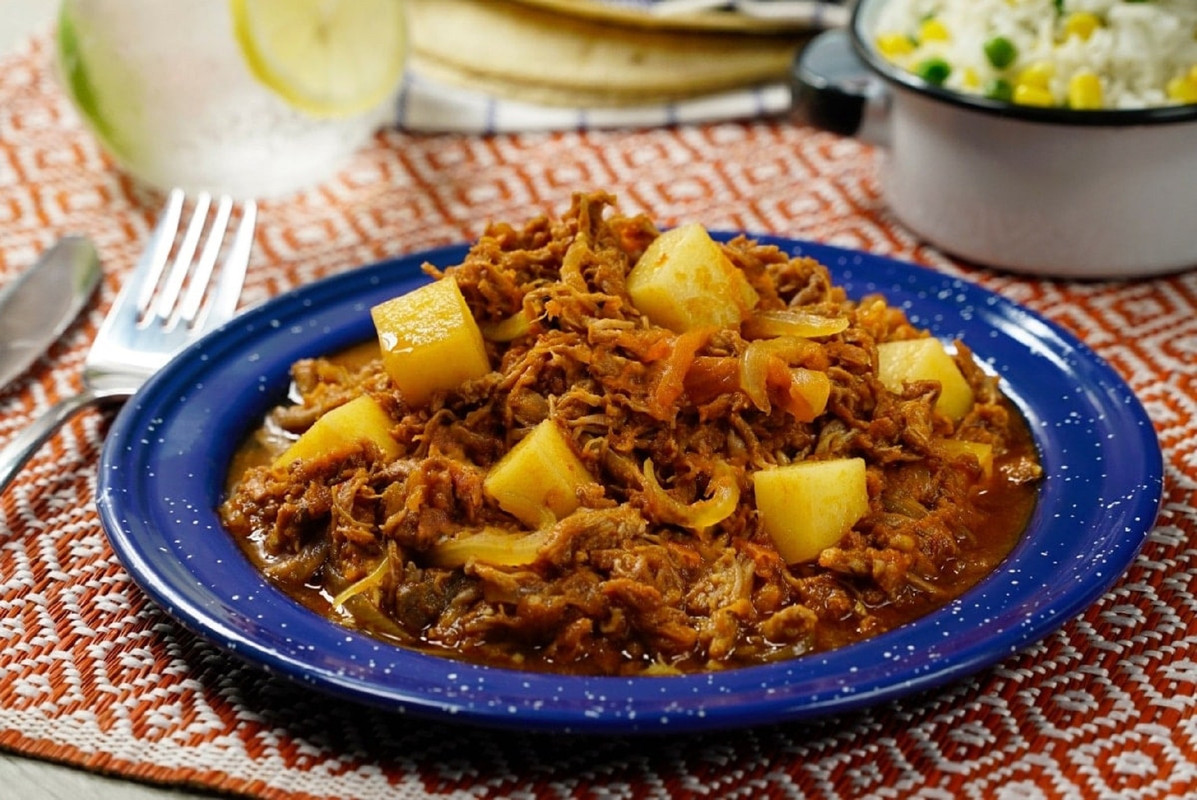 ¿Buscas recetas fáciles con carne de res deshebrada? Aquí te damos una deliciosa
