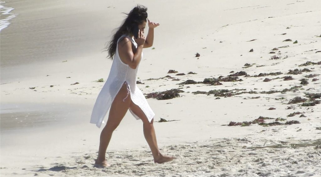 Holly-Young-Upskirt-STARS-com-74