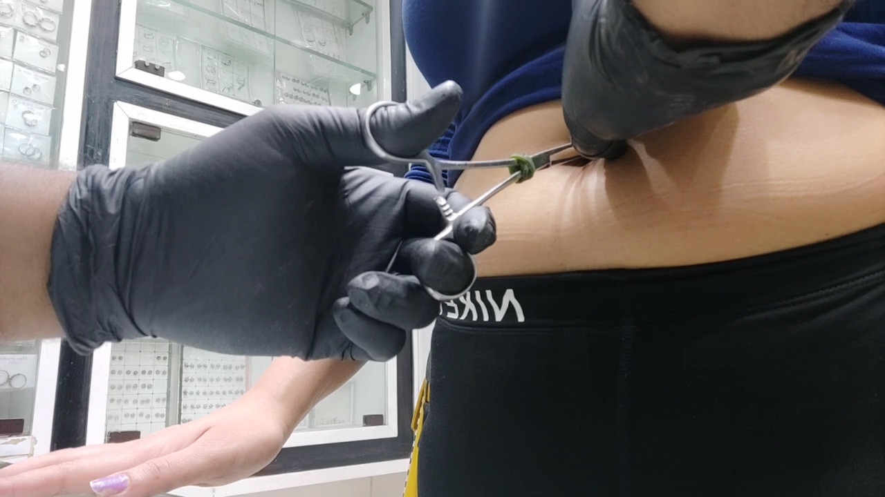 Busty desi girl deep navel piercing.mkv_snapshot_01.56.533