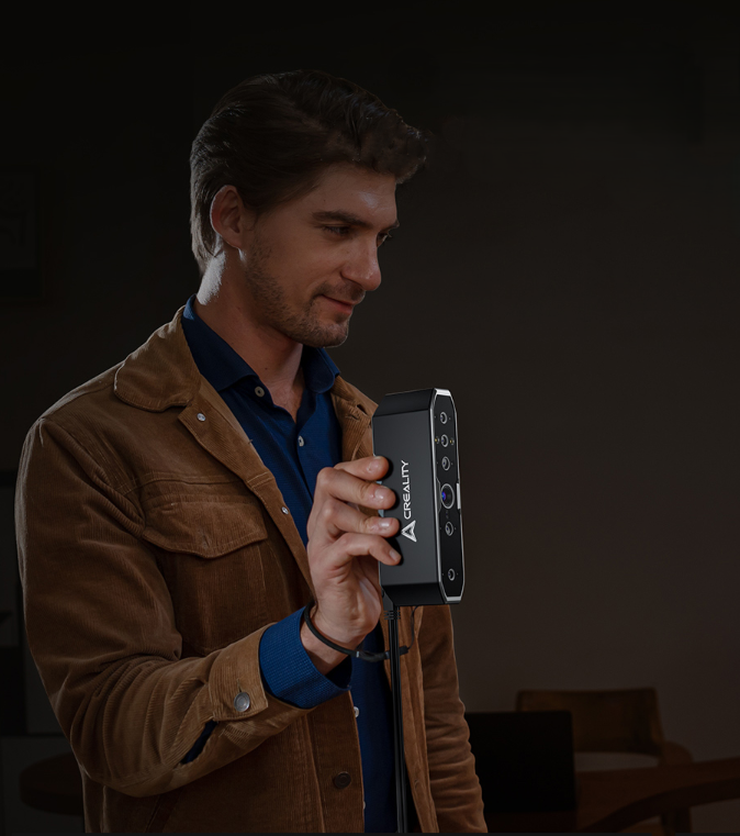 Scanner 3D Creality CR-Scan Otter digitalizando um tênis