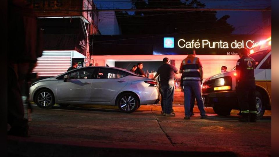 Hombre es asesinado a balazos mientras se encontraba en una cafetería en Guerrero