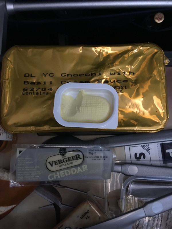 6C6CA865-5DF3-4328-904D-8A08BC1E2933