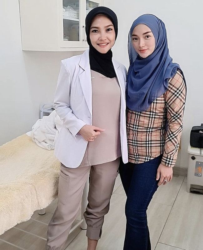Penampilan Zaskia Gotik tanpa riasan make up.