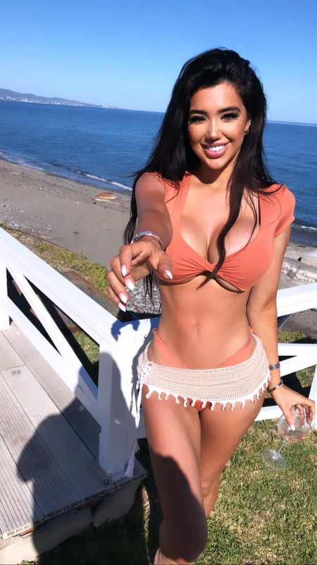 Chloe-Khan-upskirtSTARS.com-1024x683 (14)