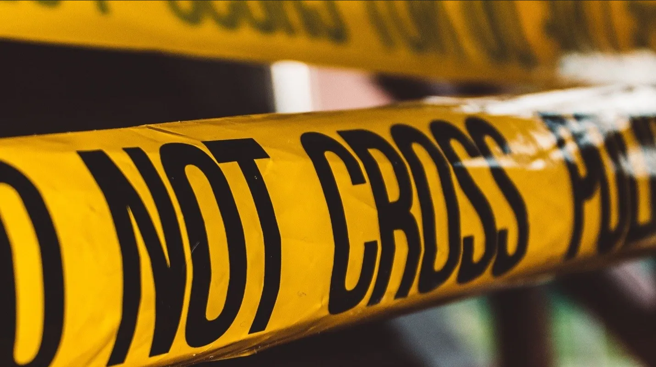 Mujer muere al caerse del piso 20, las autoridades buscan a su novio