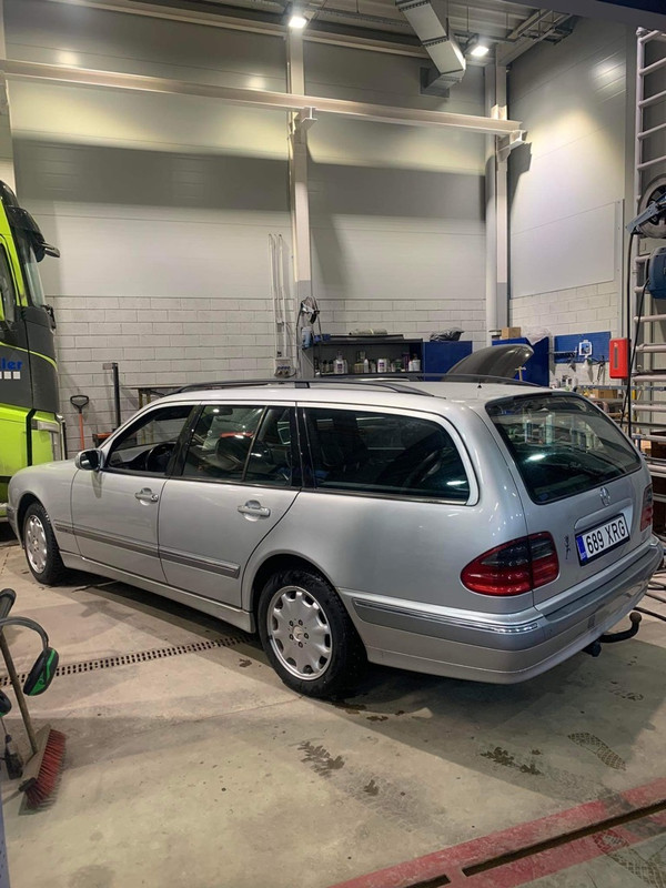 8FE3D9D9-0AEE-4DF7-AF5E-DBFDA0DFF02F