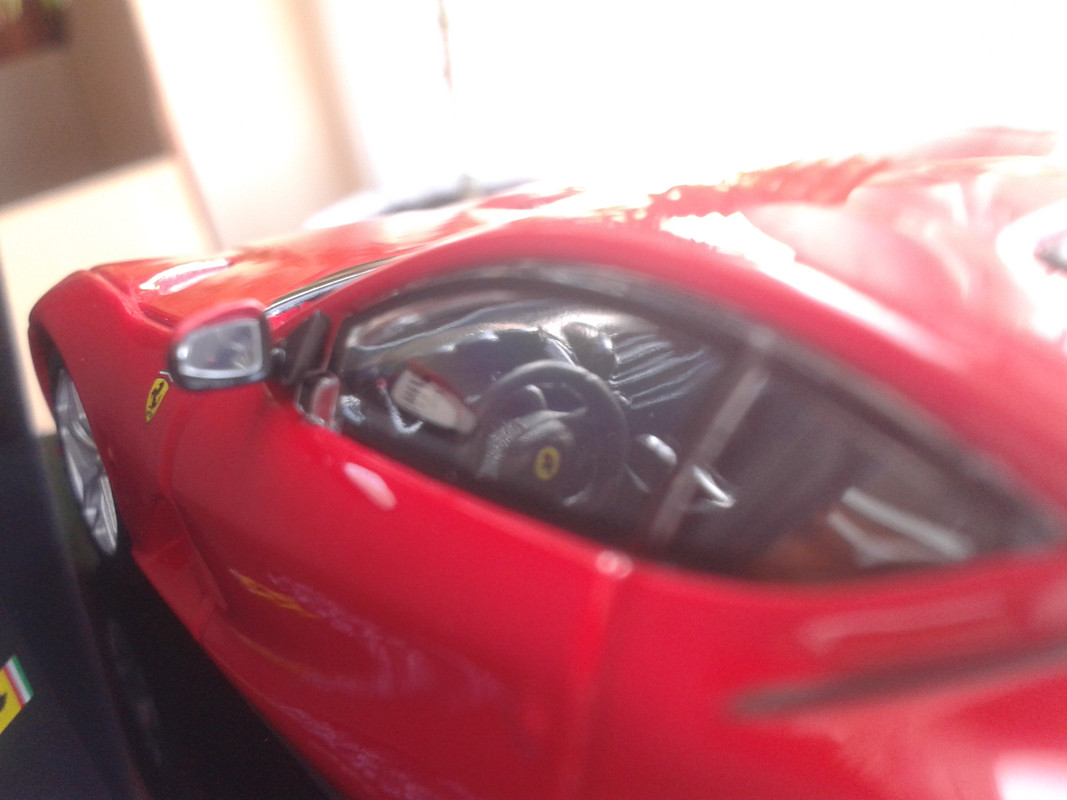2017 Ferrari 812 Superfast (Leo Models – nº 8 Supercars Italia) (15)